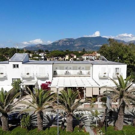 Hotel Mandetta Paestum Bagian luar foto