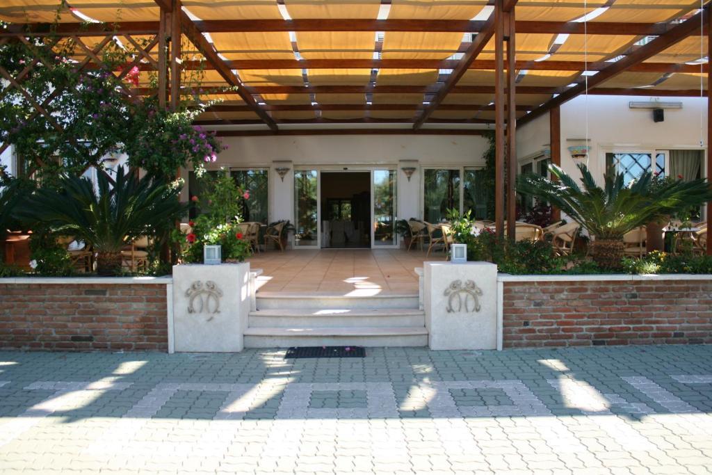Hotel Mandetta Paestum Bagian luar foto