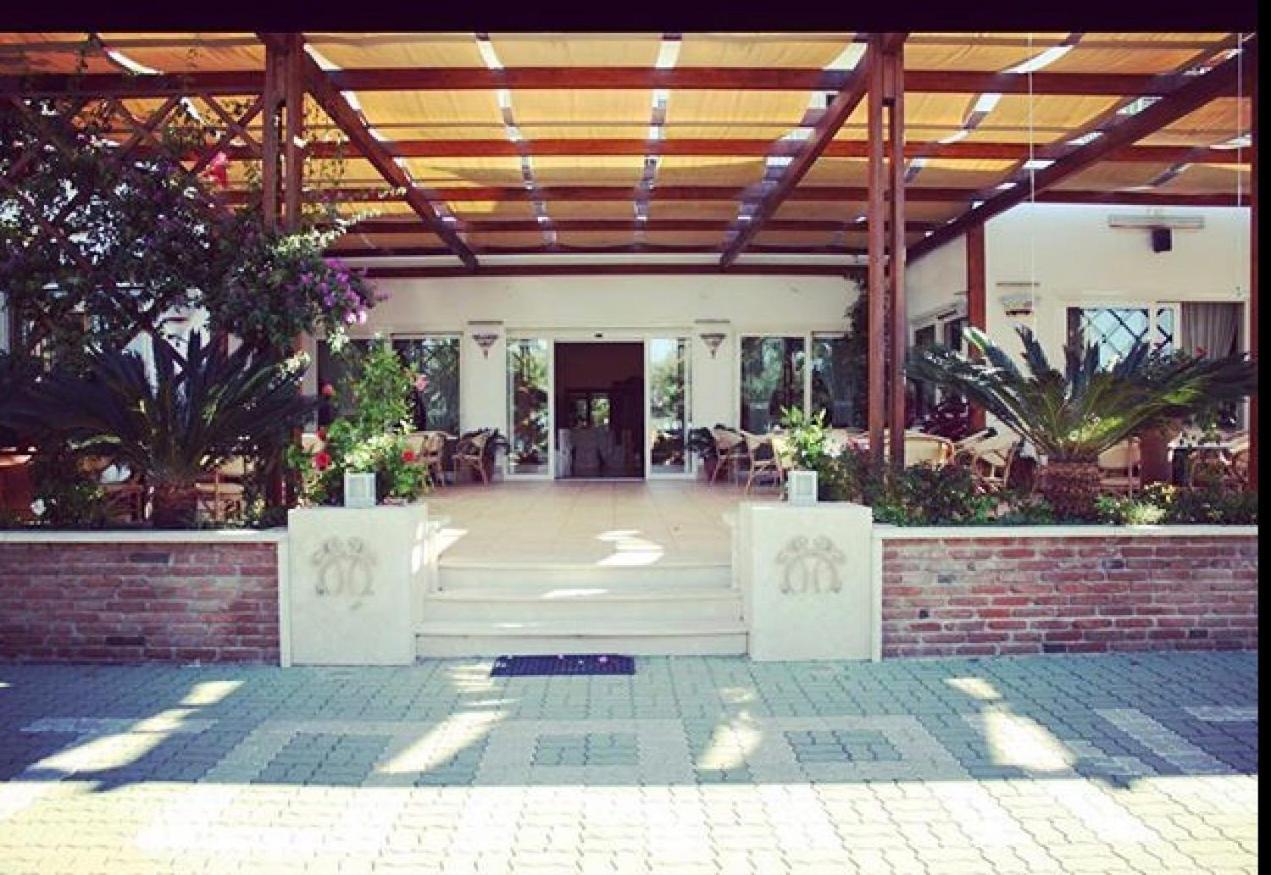 Hotel Mandetta Paestum Bagian luar foto