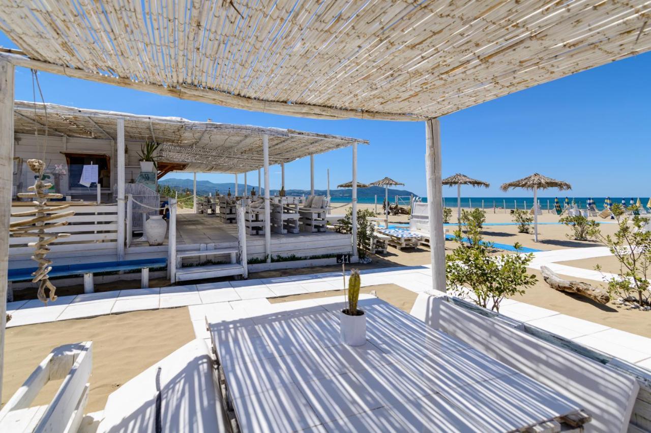Hotel Mandetta Paestum Bagian luar foto