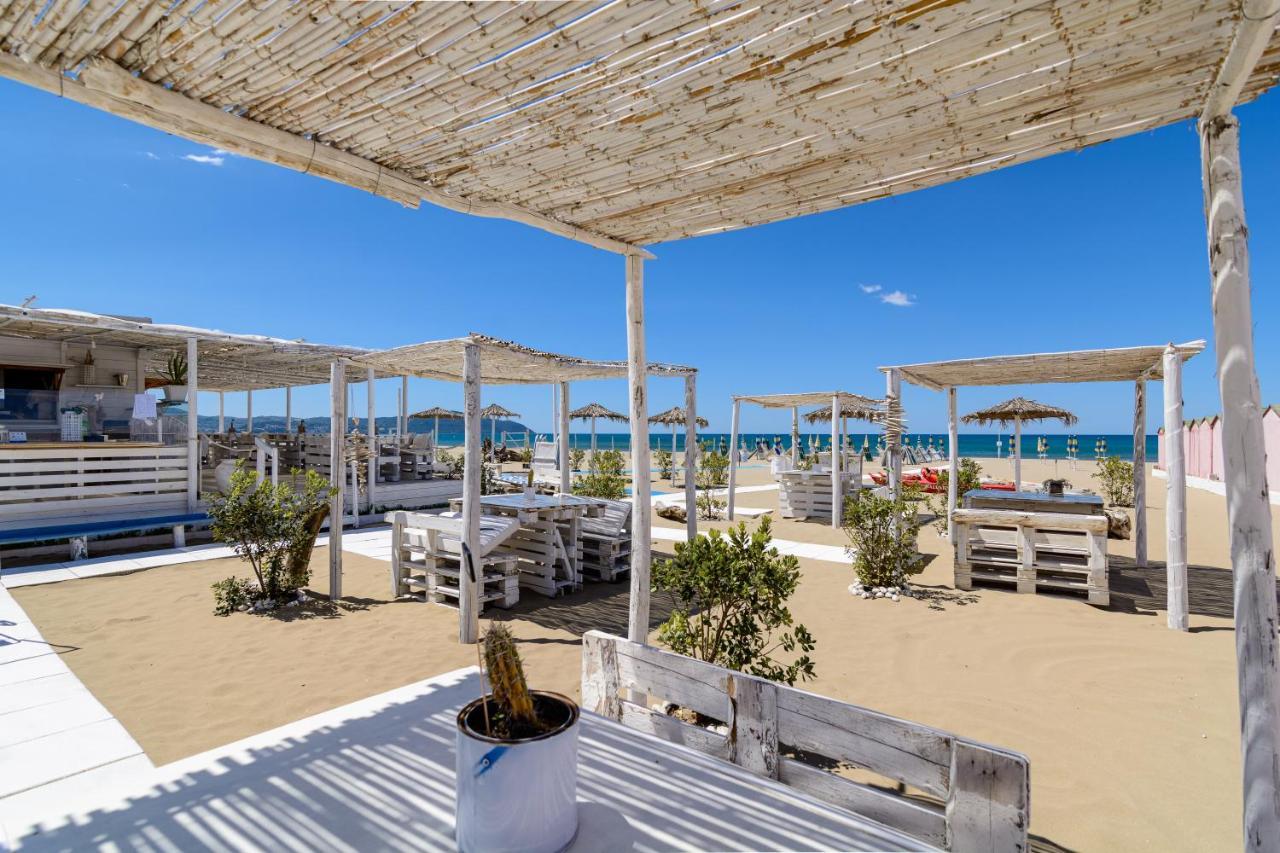 Hotel Mandetta Paestum Bagian luar foto