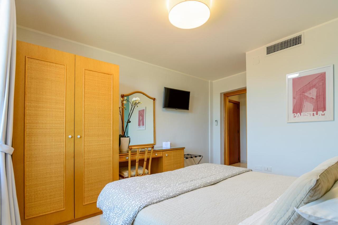 Hotel Mandetta Paestum Bagian luar foto