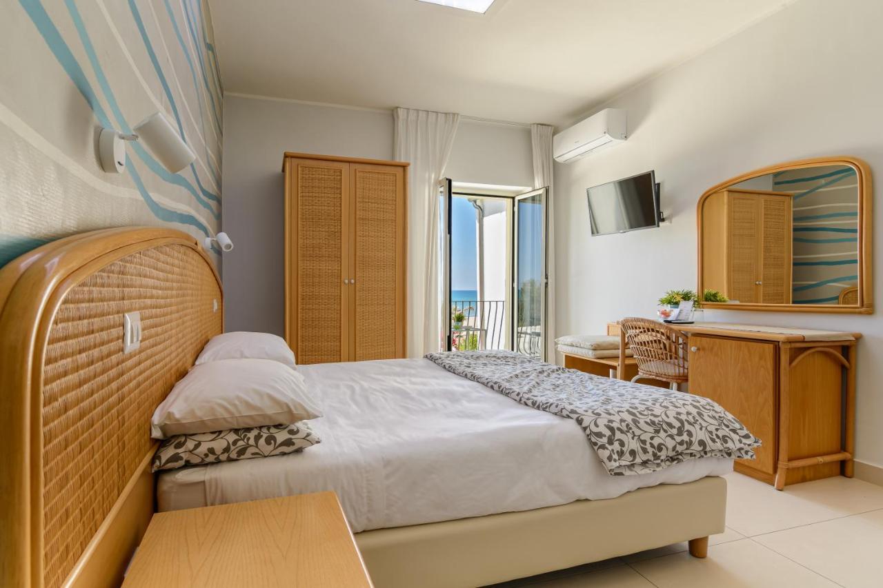 Hotel Mandetta Paestum Bagian luar foto